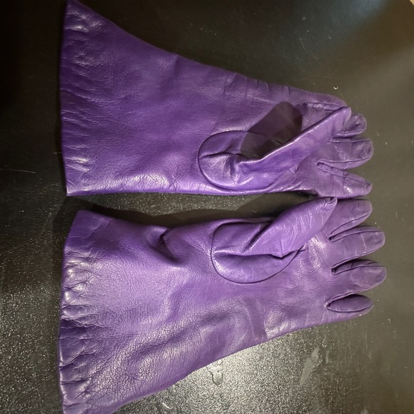 Sak’s Fifth Avenue purple leather cashmere lined size 7 gloves - Picture 3 of 6
